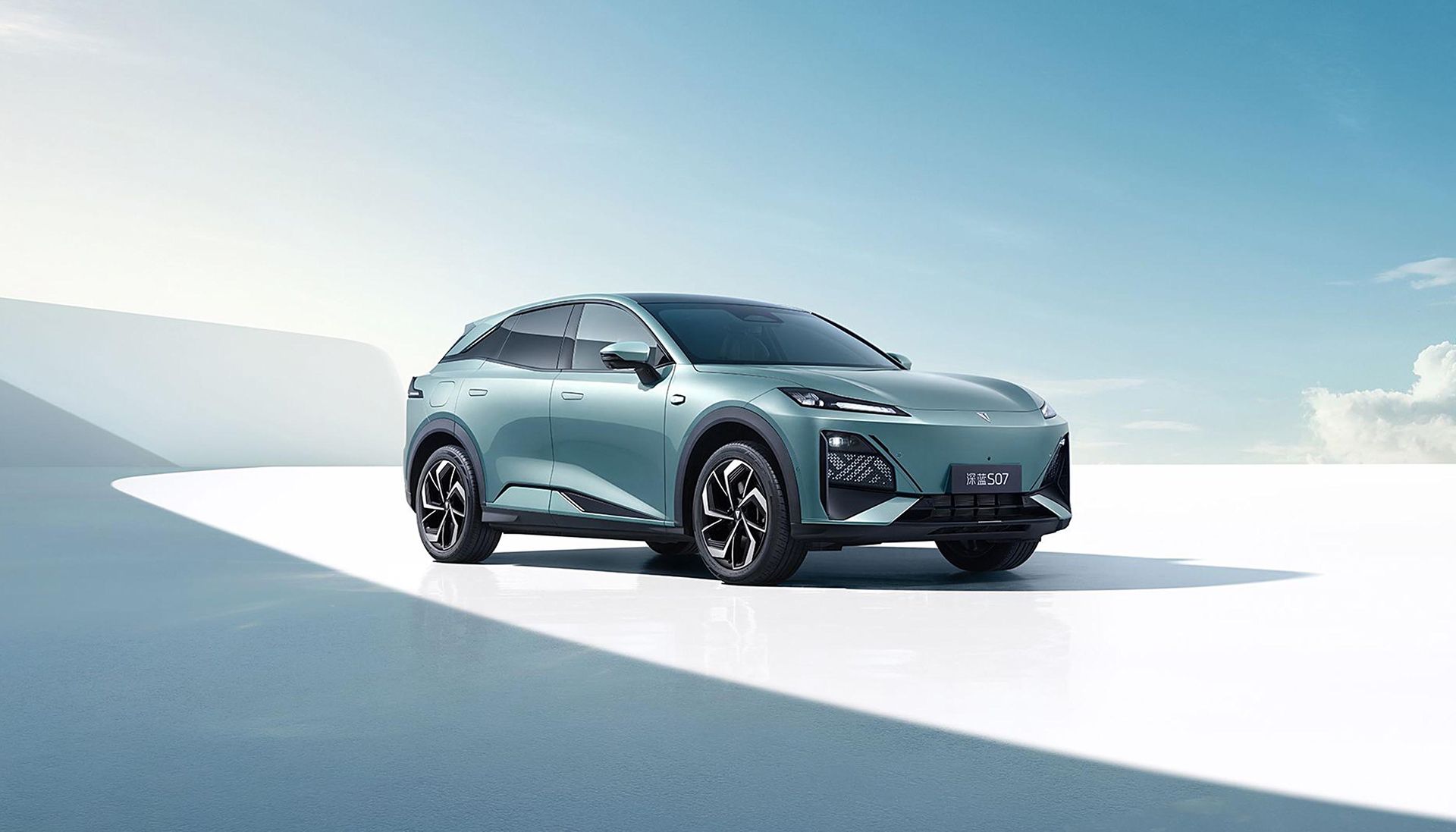 The Deepal S07. Evolved Electric Elegance.