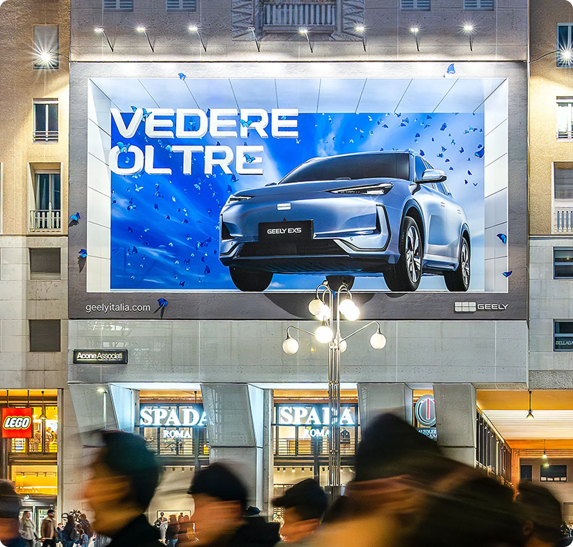 Vedere oltre per superare i confini. Anche quelli di un’affissione.